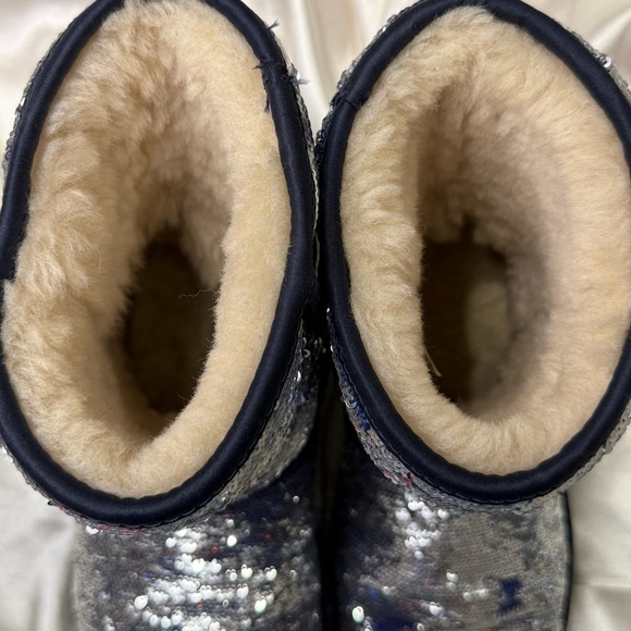 Ugg Short Stellar Sequin Boots Silver Red Blue Shearling Size 6 Special Edition - Picture 10 of 13